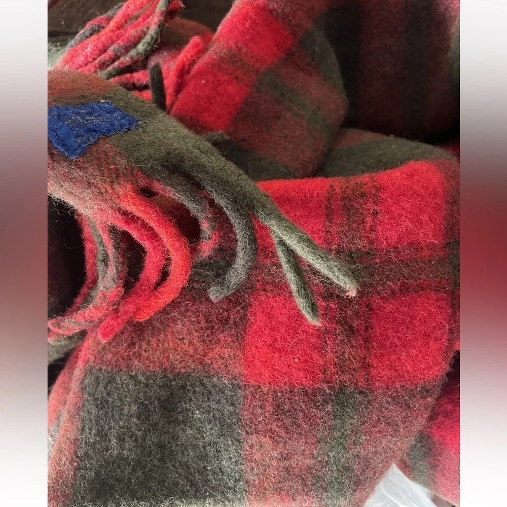 Pendleton Vintage Virgin Wool Throw Blanket 62 × 40
Red Green Tartan Plaid - Picture 3 of 4
